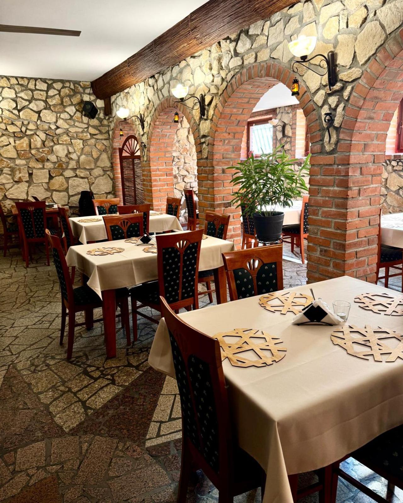 Powidz Lakeside Hotel & Restaurant Esterno foto